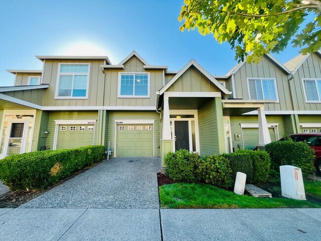 Primary Photo - Amazing 3-Bedroom 2.5-Bathroom Townhouse i...