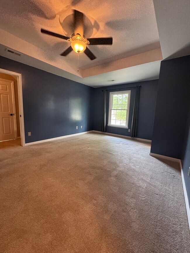 Building Photo - 2000/3 br/2.5 ba/bonus room/office 2,330 sqft