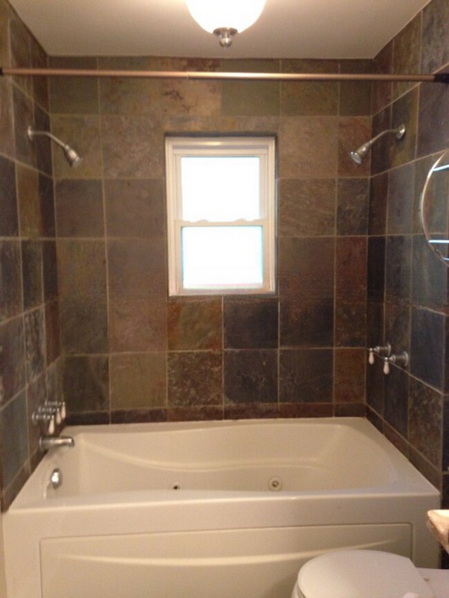 Building Photo - Beautiful Spacious Germantown Home!