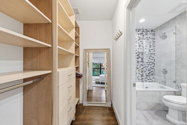 Building Photo - 2835 Polo Island Dr