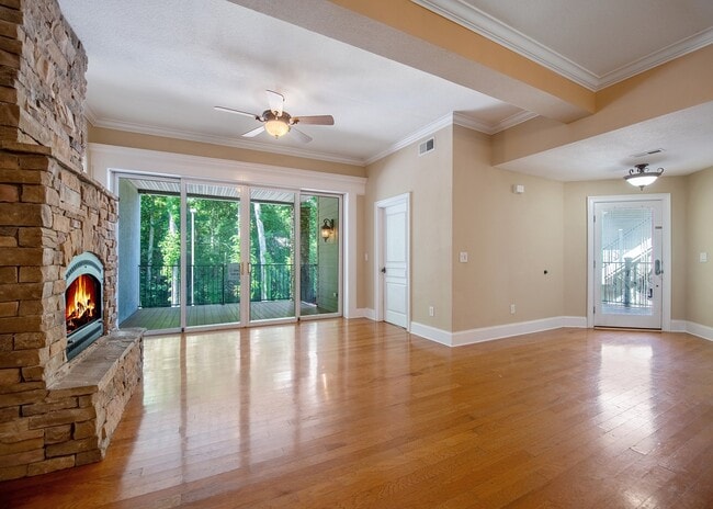 Building Photo - 2145 Ridgecrest Cir