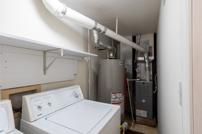 Building Photo - 2612-2614 Northampton Dr.