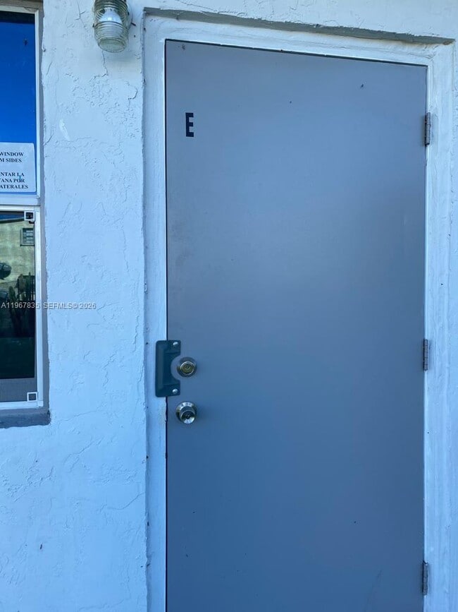 Building Photo - 4023 SW 19th St