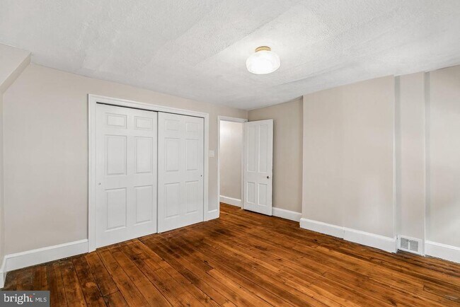 Building Photo - 788 N Croskey St