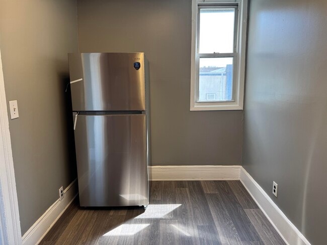 Building Photo - 132 43rd St