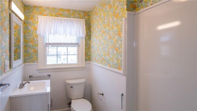 Building Photo - 118 Ruggles Ave