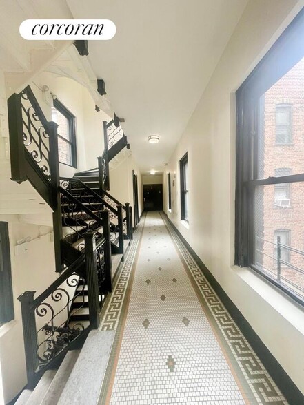 Building Photo - 200 W 109th St