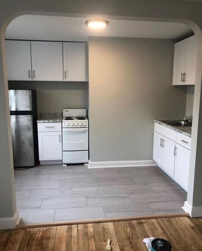 Building Photo - Updated 1 Bed Available 6/1/26