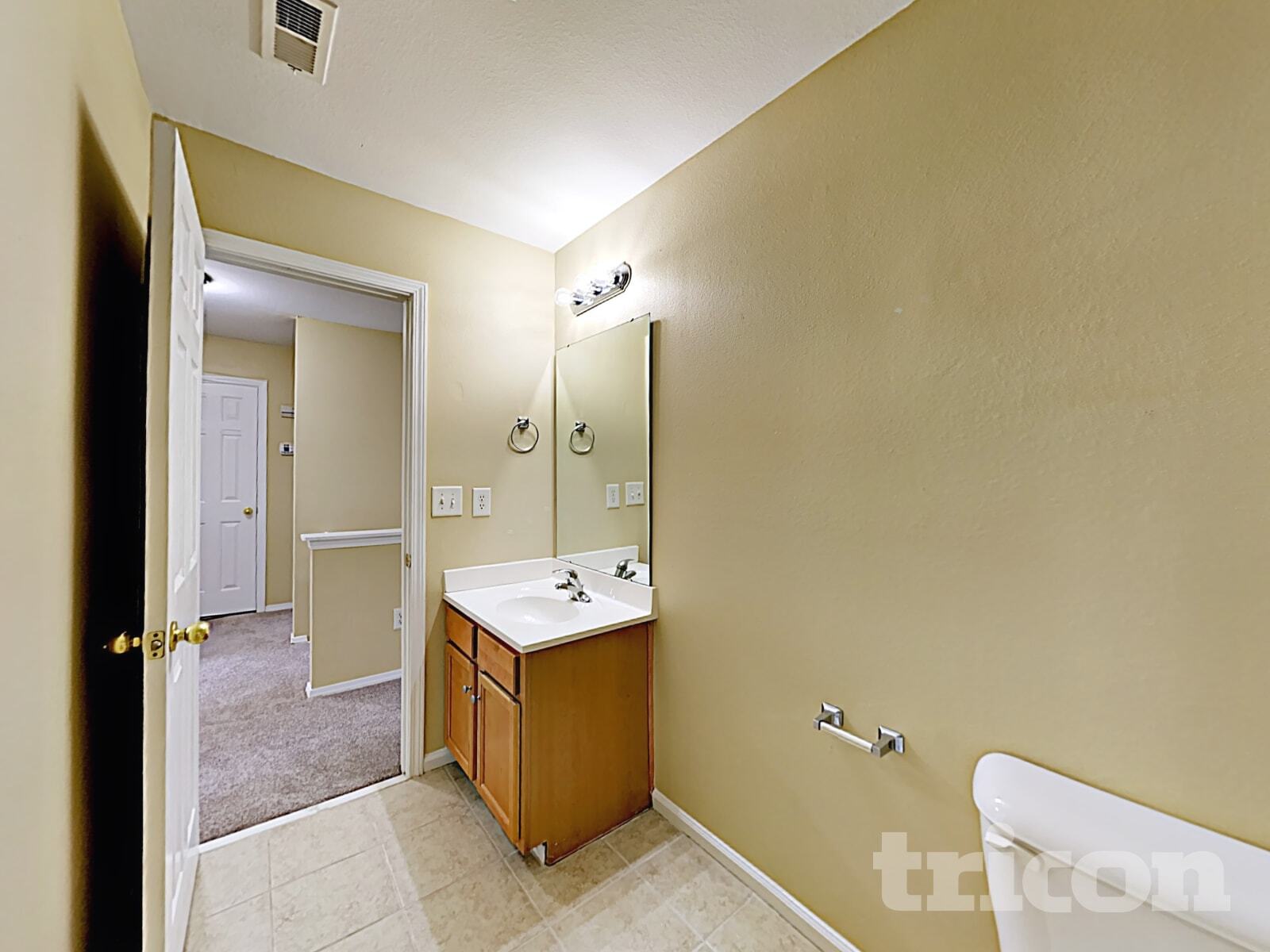 Building Photo - 2801 Buckleigh Dr