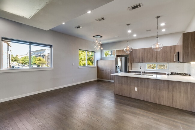 Building Photo - 4977 Zuma Ct