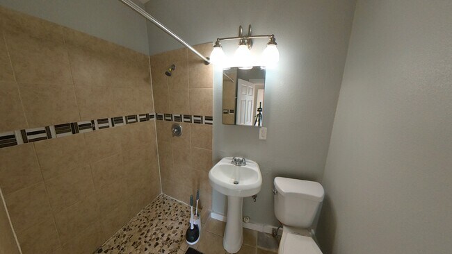 Building Photo - 538 Kayton Ave