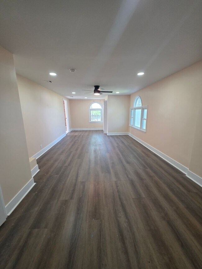 Building Photo - Newly Renovated Stunning Home