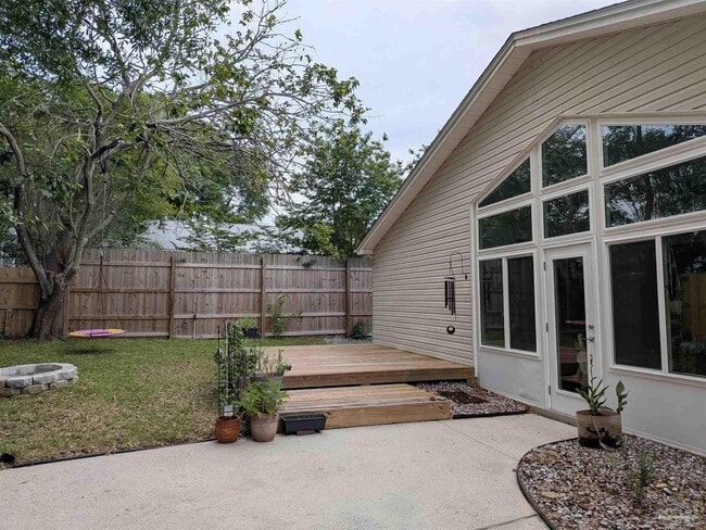 Building Photo - 5275 Powrie Dr
