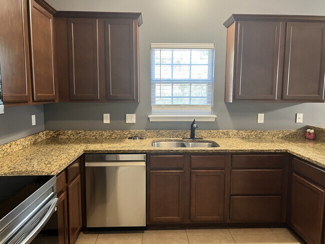 Building Photo - 6005 Fiori Dr