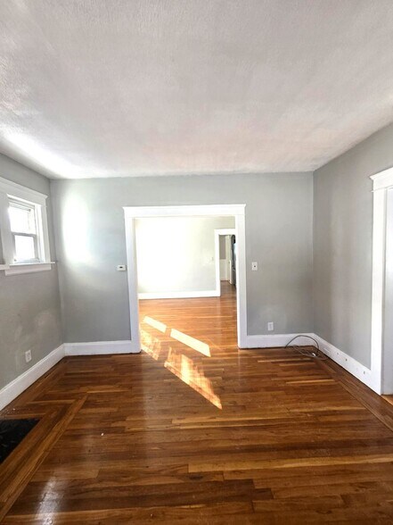 Building Photo - 98 Bradley St