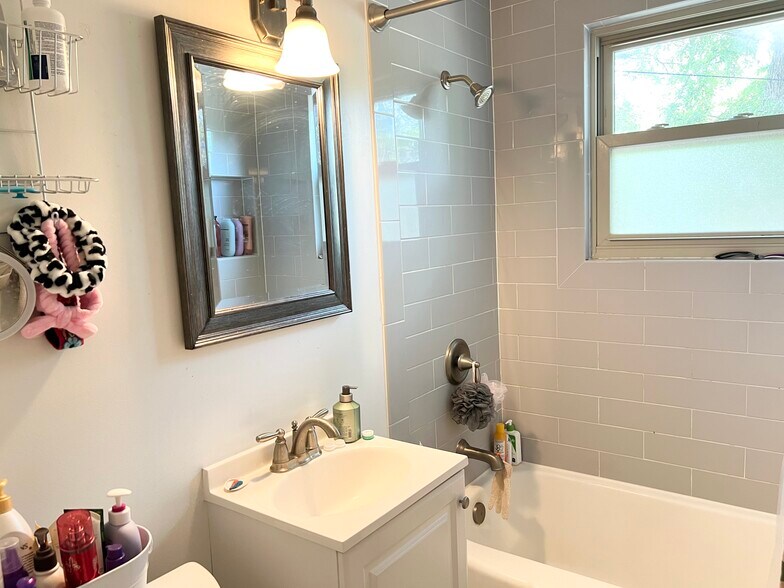 Building Photo - 3108 Walling Dr