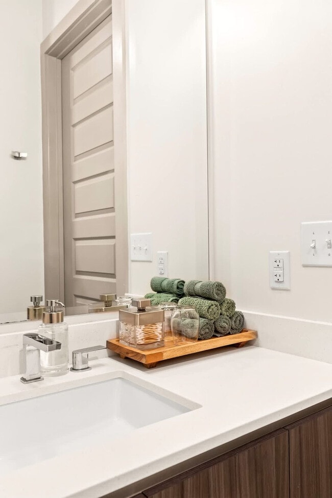 Building Photo - 777 11th St NW