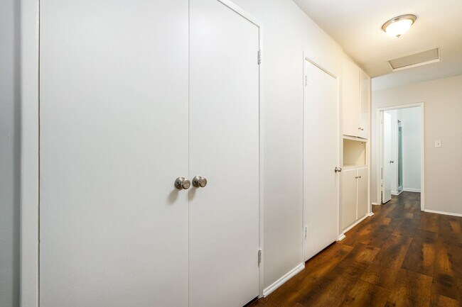Building Photo - ora125