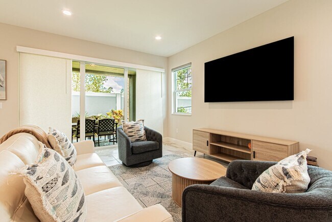 Building Photo - Luxury Naples 2-Bed Home Minutes to Downtown & Beaches | Resort-Style Amenities