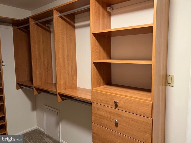 Building Photo - 1710 Chanticleer