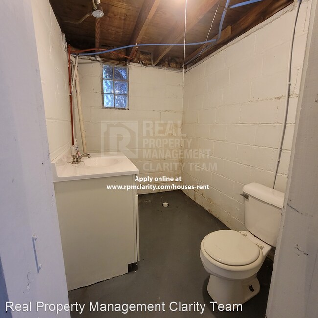 Building Photo - 3 br, 1.5 bath House - 2041 Perth St