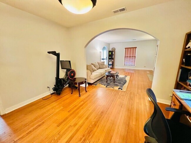 Building Photo - 2514 Southgate Blvd