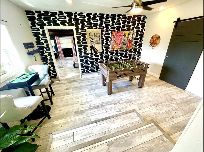 office or playroom - 3319 W Paul Ave