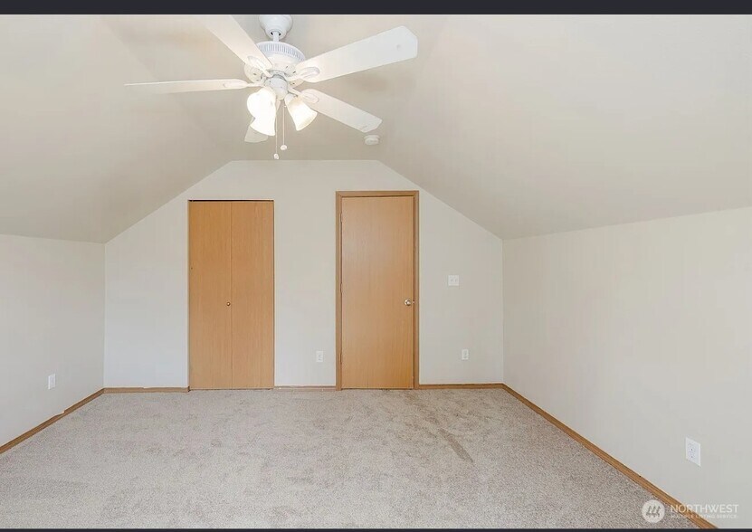 Bedroom 1 - 106 Goldenrod St