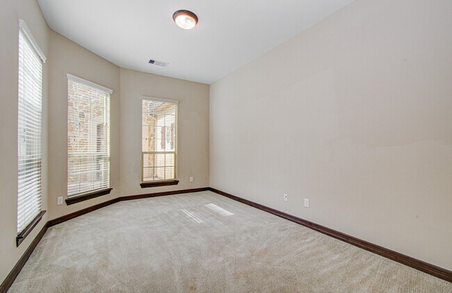 Building Photo - 5711 Avon Landing Ln