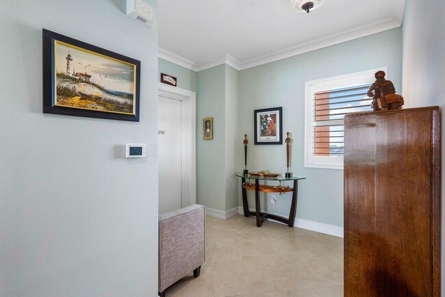 Building Photo - 2650 Lake Shore Dr