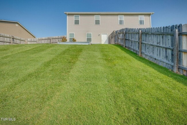 Building Photo - For Rent — Modern Duplex Near Historic Jonesborough