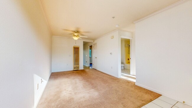 Building Photo - Bright first floor 2 bedroom with washer &...