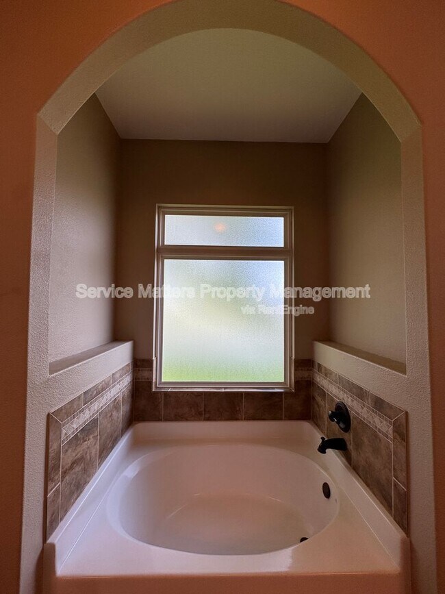Building Photo - 5402 New Abbey Ln