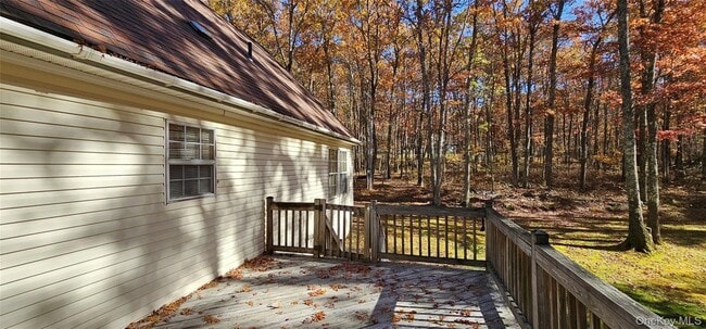 Building Photo - 323 Cushetunk Dr