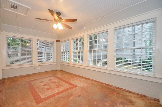 Building Photo - 1206 Missouri St