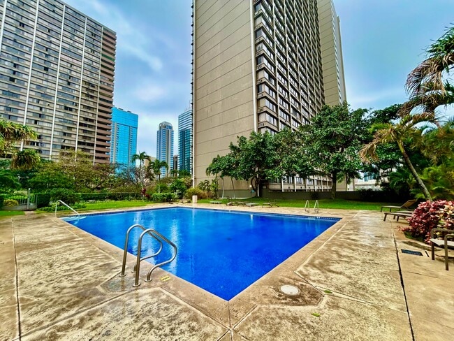 Building Photo - 1255 Nuuanu Ave