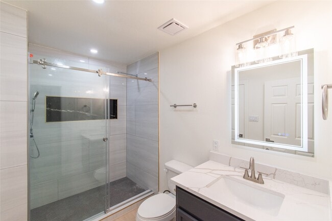 Building Photo - 15411 Sierra Valle Dr