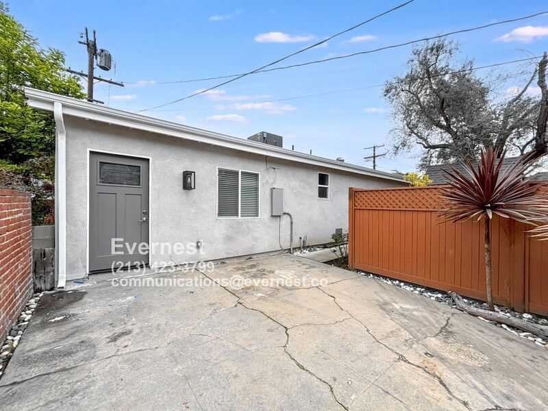 Building Photo - 3456 S Redondo Blvd