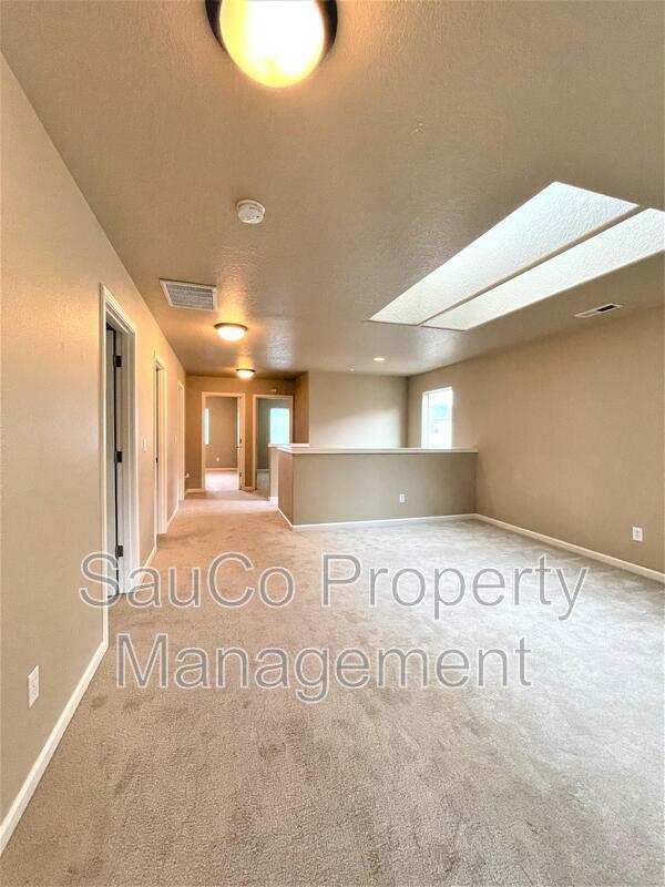 Building Photo - 3762 SE Oakleaf St