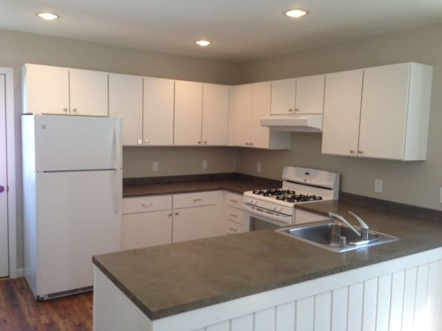 Building Photo - Catamount Townhouses