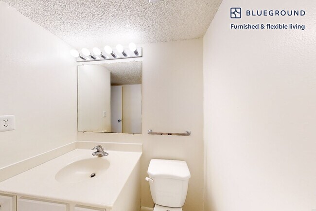 Building Photo - 10300 Hickory Ridge Rd