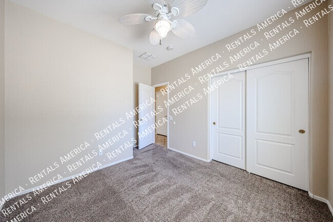 Building Photo - 869 E Waterview Pl