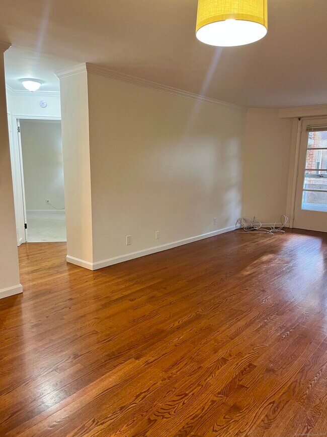 Building Photo - 71 Strawberry Hill Ave