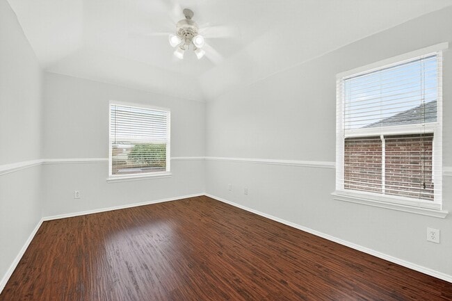 Building Photo - 1006 Hidden Creek Dr