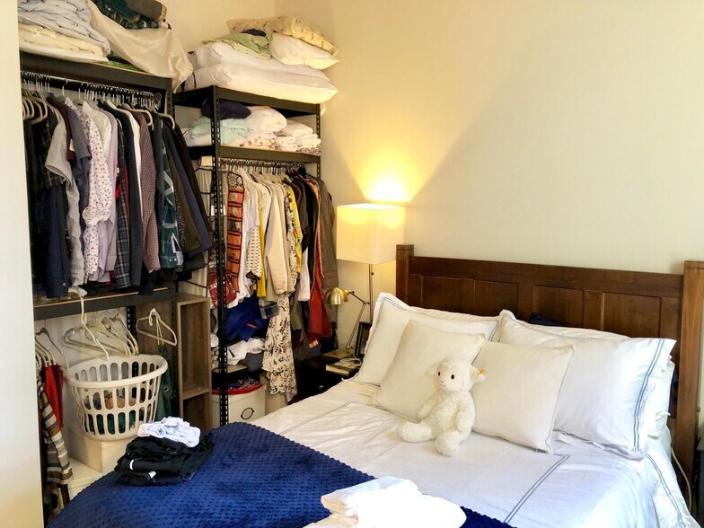 Building Photo - 33 Fay St