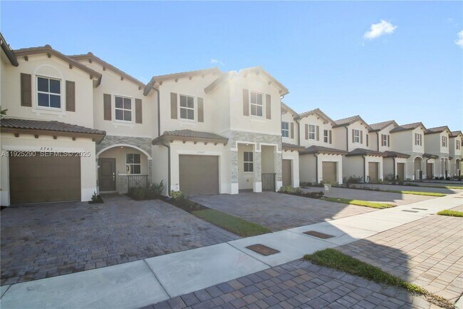 Building Photo - 2747 SE 25th Ave