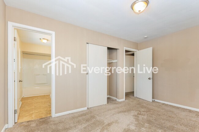 Building Photo - 804 Fallview Ave