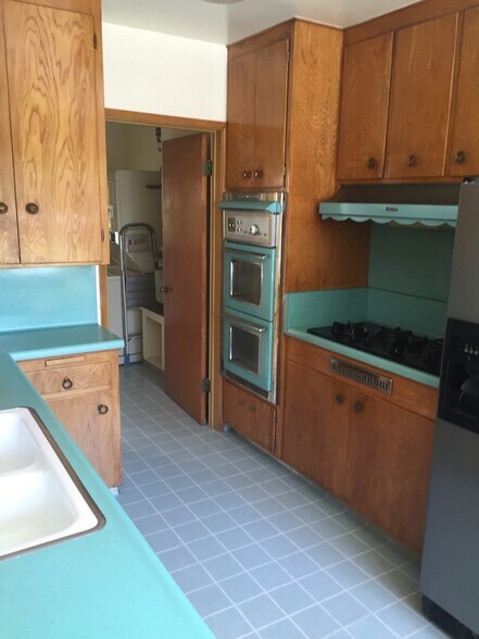 kitchen - 4327 Finley Ave