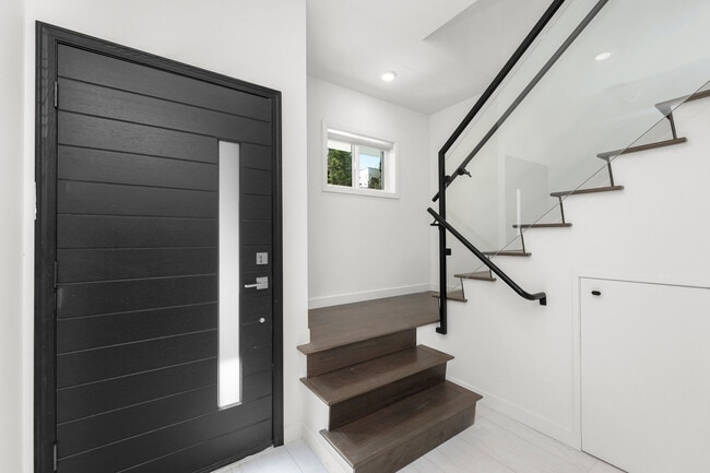 Building Photo - 851 N Alta Vista Blvd