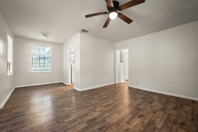 Building Photo - 1066 W 13th St